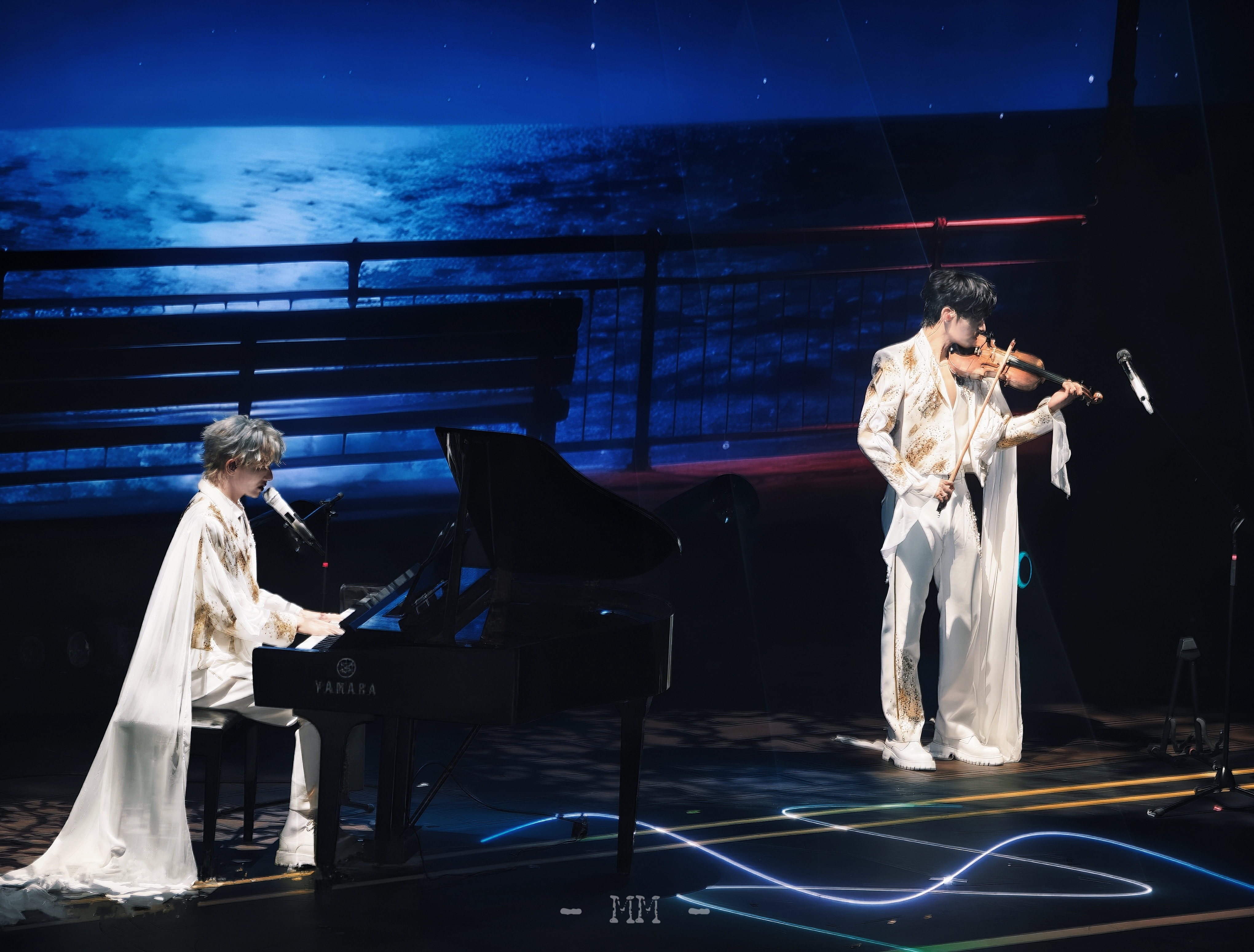 Stage photograph by Cakbm